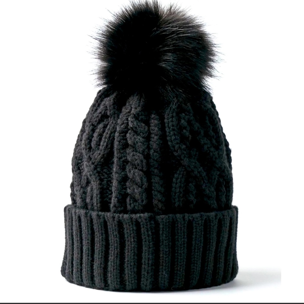 NWT Cable Knit Pom Beanie